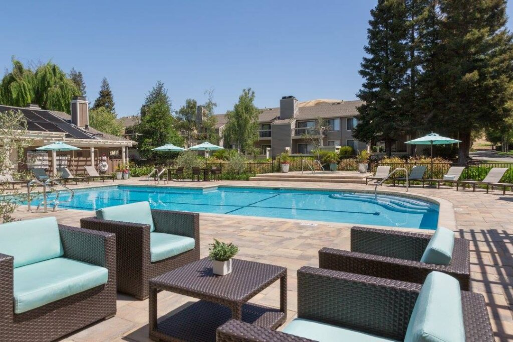 Amador Lakes Apartment Homes pool serviced by Sun Pointe Services